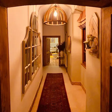 The Manor منزل ريفي *